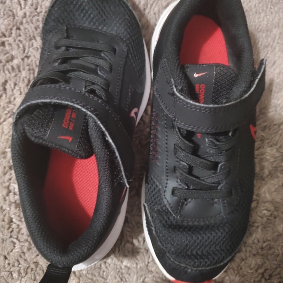 Nike shoes - Picture 3 of 6